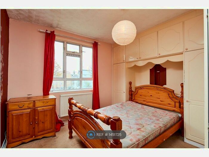 3 Bedroom Flat To Rent In Hector House, London, E2