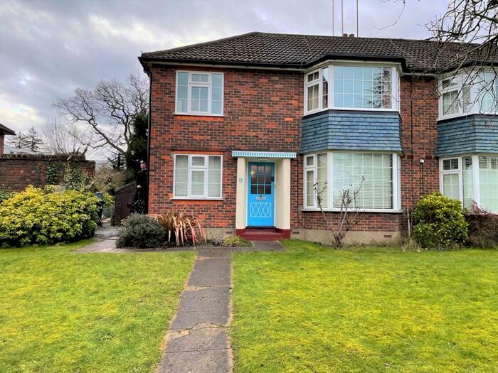 2 Bedroom Flat To Rent In Elm Walk, Royston SG8