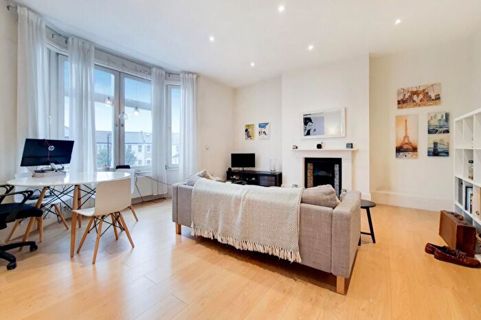 2 Bedroom Flat For Sale In Battersea Rise, Battersea, SW11