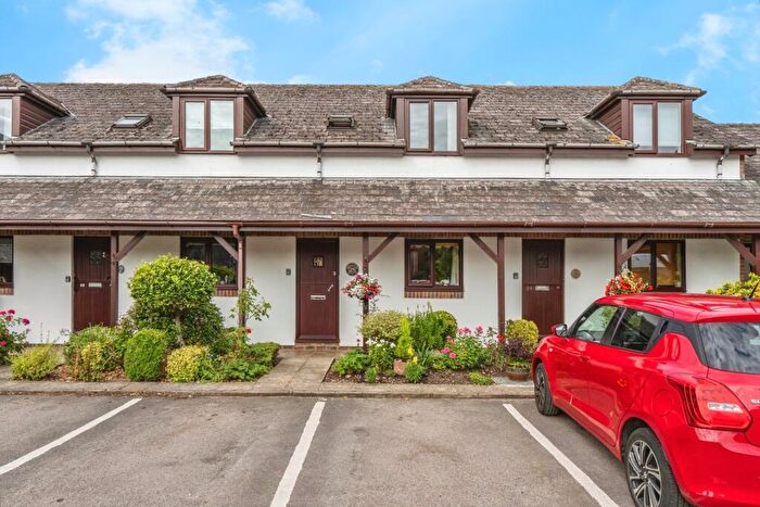 2 Bedroom Flat For Sale In East Meon Road, Clanfield, Waterlooville, Hampshire, PO8