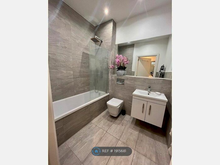 1 Bedroom Flat To Rent In Riverbank Way, Brentford, TW8