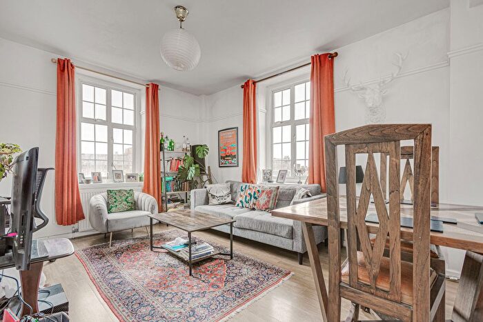 2 Bedroom Flat To Rent In Maritime House, Clapham Old Town, SW4