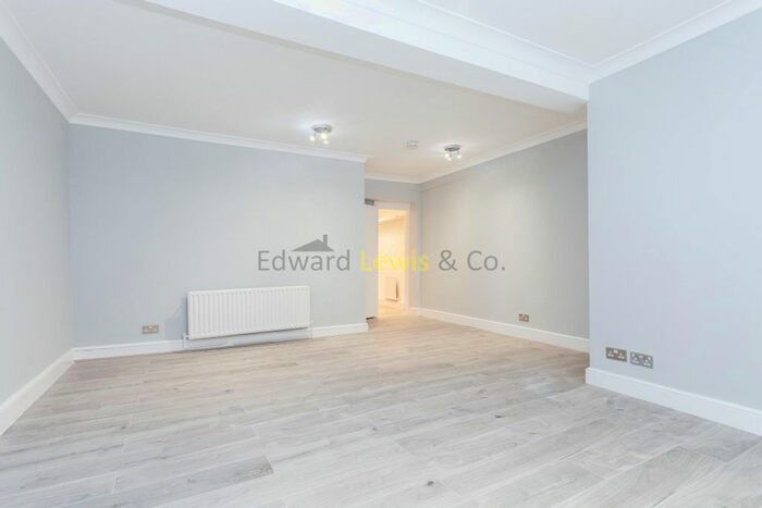 3 Bedroom Flat To Rent In Rectory Road, London, N16