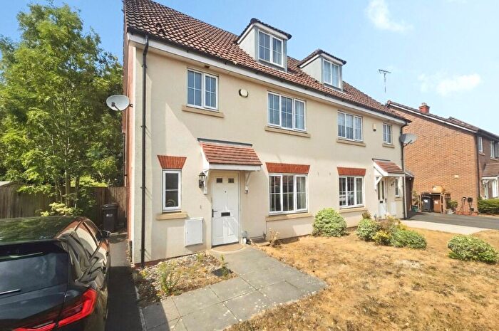 4 Bedroom Semi-Detached House To Rent In Cwrt Y Terfyn, Saltney, Chester, CH4