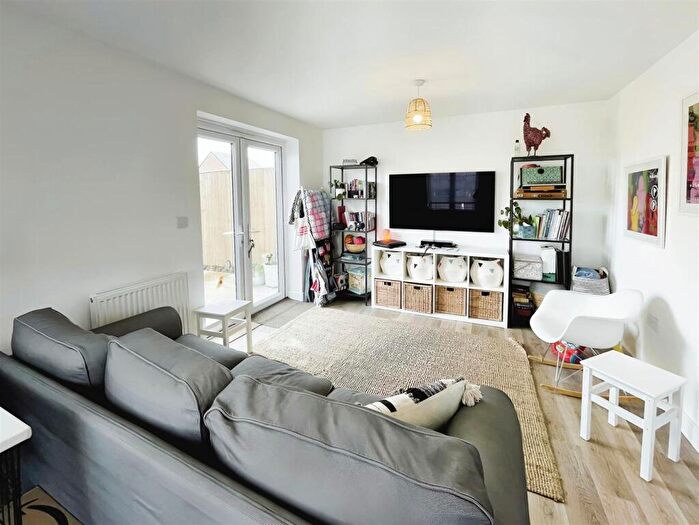 3 Bedroom Semi Detached House To Rent In West End Lane, New Rossington, Doncaster, DN11