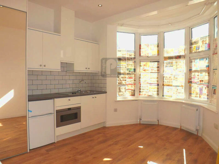 Flat To Rent In Rosebank Avenue, Sudbury Hill, HA0