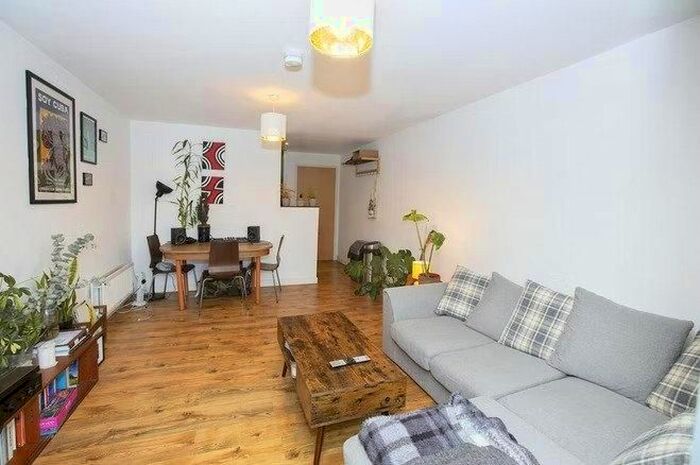 2 Bedroom Flat To Rent In Southwold Road, Clapton, London, E5