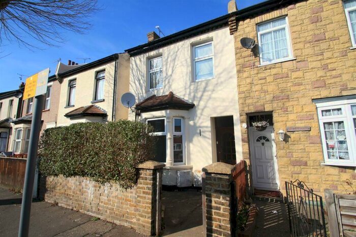 1 Bedroom Apartment To Rent In Windsor Road, Westcliff-On-Sea, SS0
