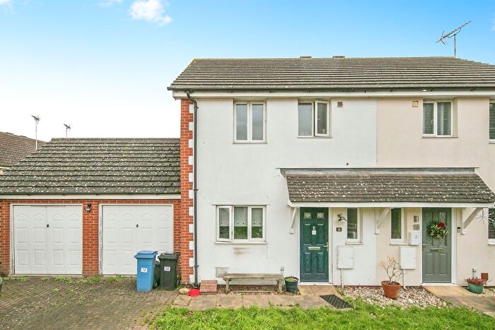 3 Bedroom Semi-Detached House For Sale In Springtail Road, Pinewood, Ipswich, IP8