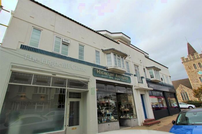 3 Bedroom Apartment To Rent In Highcliff Drive, Leigh-on-Sea, Essex, SS9