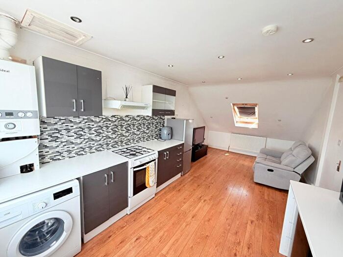 1 Bedroom Flat To Rent In Wellwood Road, Ilford, IG3
