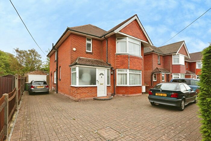 3 Bedroom Detached House For Sale In Station Road, Netley Abbey, Southampton, Hampshire, SO31