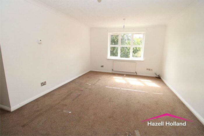 2 Bedroom Flat For Sale In Canada Road, Slade Green, DA8