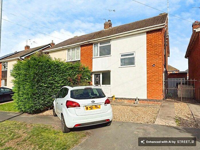 3 Bedroom Semi Detached House For Sale In Kent Drive, Oadby, LE2