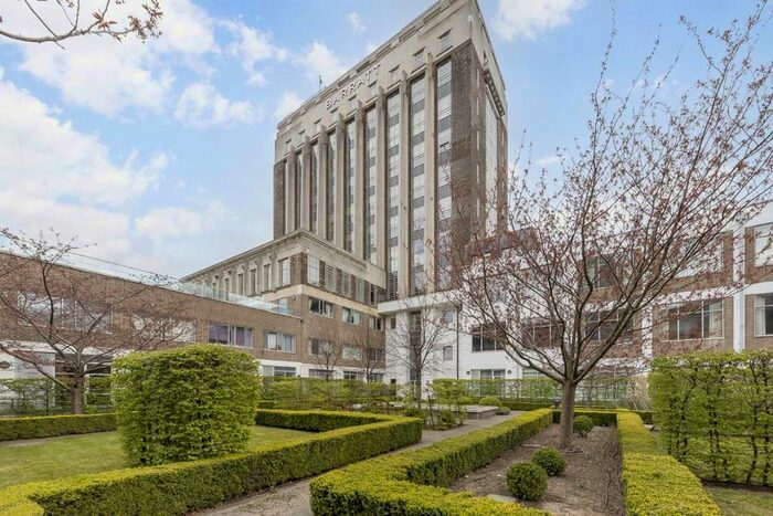 3 Bedroom Flat To Rent In Great West Road, Brentford, TW8