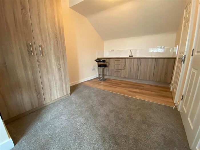 1 Bedroom Flat To Rent In Chester Road North, Kidderminster, DY10