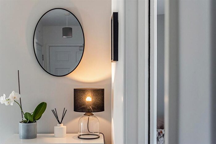 2 Bedroom Apartment For Sale In Old Bottle Way, Fontwell, BN18