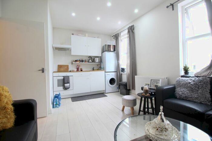 1 Bedroom Flat To Rent In Seven Sisters Road, Holloway, N7