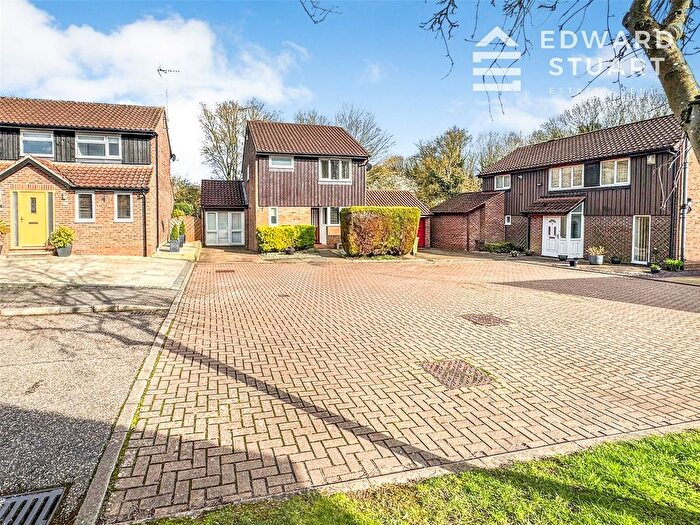 3 Bedroom Detached House For Sale In Lingwood Park, Peterborough, Cambridgeshire, PE3