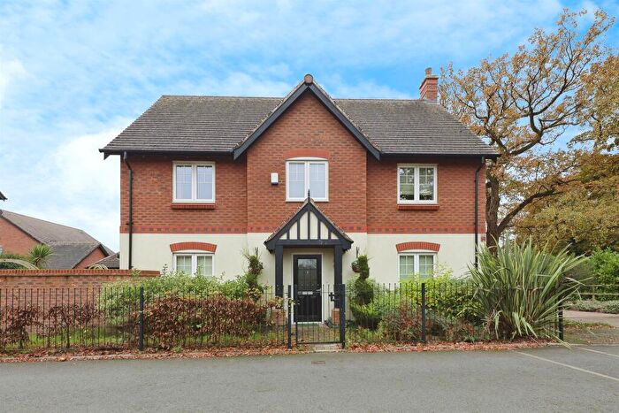 4 Bedroom Detached House To Rent In Drovers Close, Balsall Common, Coventry, CV7