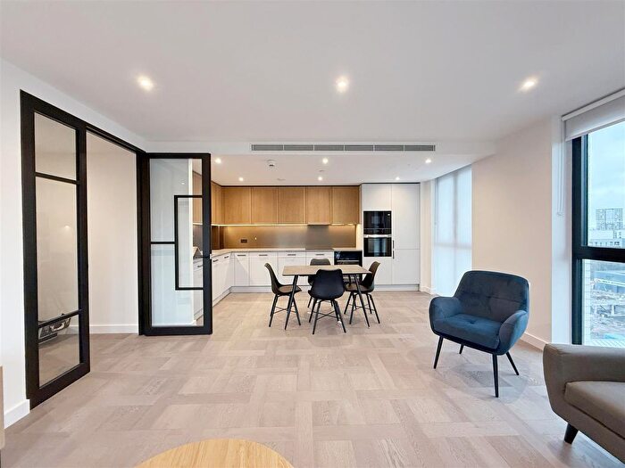 2 Bedroom Flat To Rent In Boxwood Gardens, London, E1W