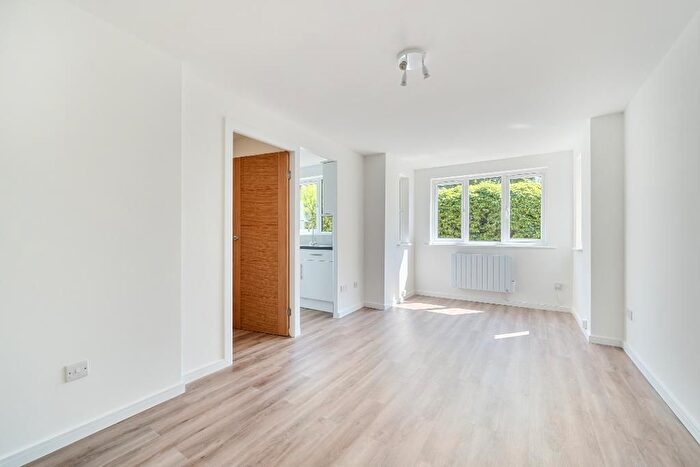 1 Bedroom Flat For Sale In Woodfield Close, Enfield, London, EN1