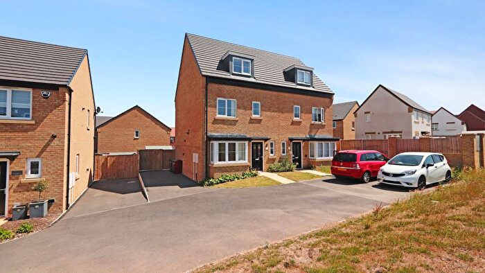 4 Bedroom Semi-Detached House For Sale In Holmewood, Chesterfield, S42