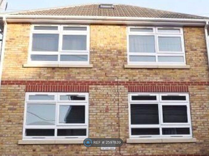 2 Bedroom Flat To Rent In William Street, Sittingbourne, ME10
