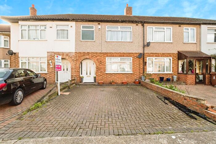3 Bedroom Terraced House For Sale In Westlyn Close, Rainham, RM13