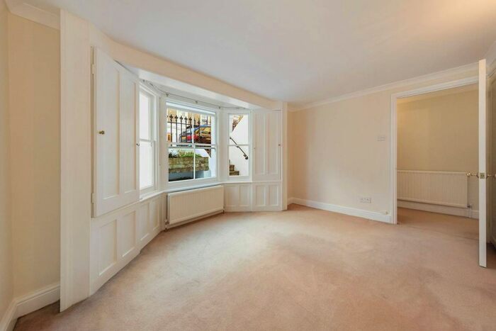 1 Bedroom Flat To Rent In Disraeli Road, East Putney, London, SW15