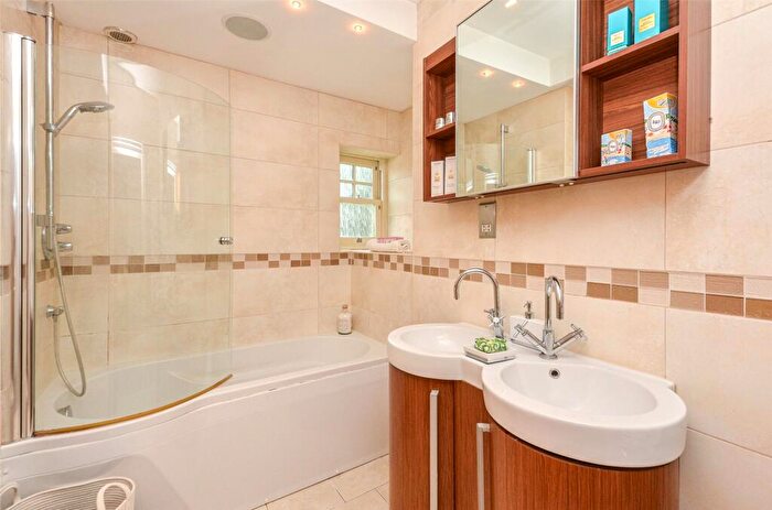 2 Bedroom Apartment For Sale In Walshaw Avenue, Colwyn Bay, Conwy, LL29