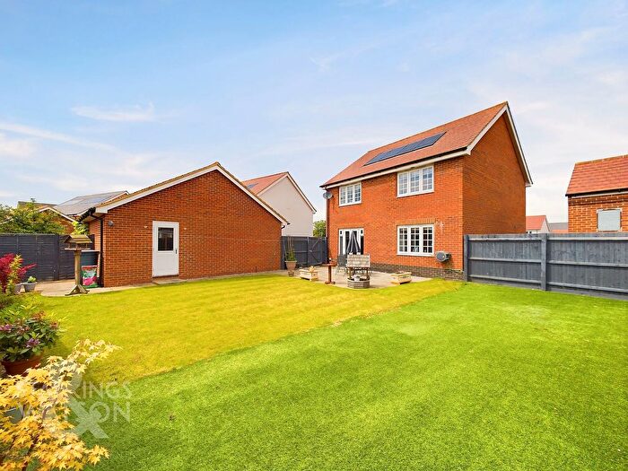 4 Bedroom Detached House For Sale In Nightingale Avenue, Wymondham, NR18