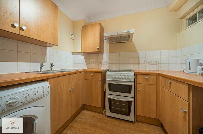 2 Bedroom Flat To Rent In Rawstorne Street, Clerkenwell, London, EC1V