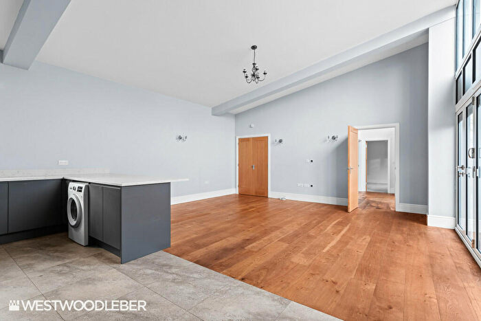 2 Bedroom Barn Conversion To Rent In Mangrove Lane, Hertford, SG13