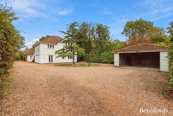 5 Bedroom Detached House For Sale In Mill Road, Burnham-on-Crouch, CM0