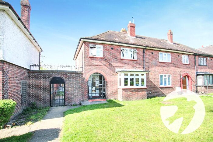 3 Bedroom End Of Terrace House For Sale In Westhorne Avenue, London, SE9