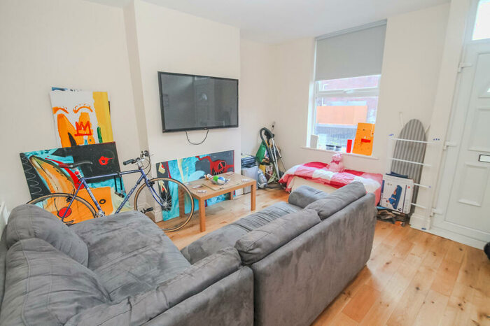 5 Bedroom End Of Terrace House To Rent In Beamsley Terrace, Hyde Park, Leeds, LS6