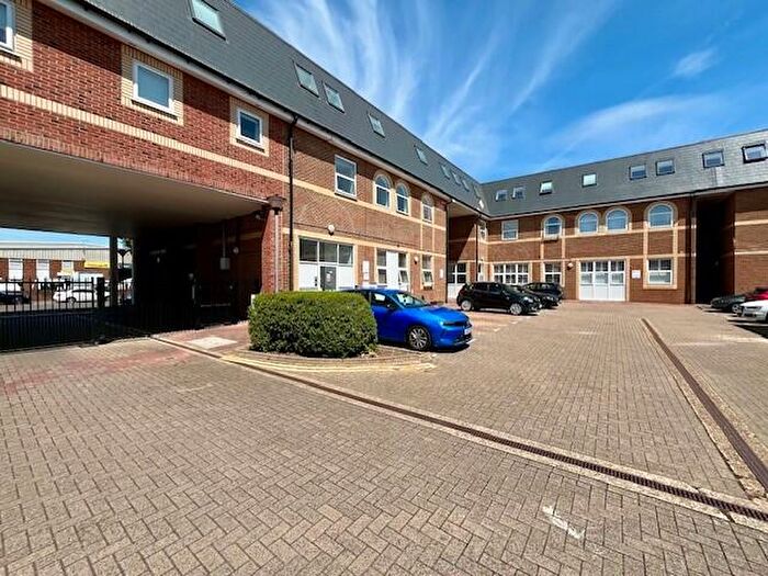 2 Bedroom Apartment To Rent In Alton Mews, Aylesbury, HP19