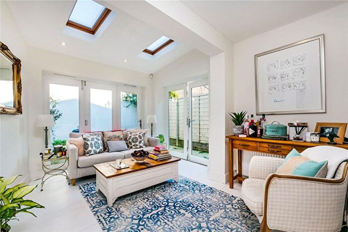 2 Bedroom Flat To Rent In Stephendale Road, London, SW6