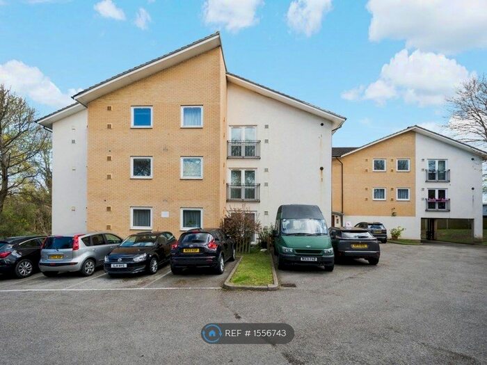 2 Bedroom Flat To Rent In Farnborough Hill, Orpington, BR6