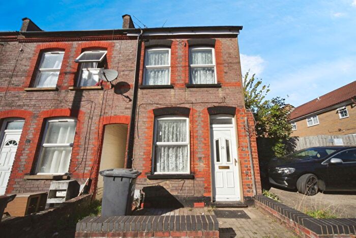 2 Bedroom End Terrace House For Sale In Curzon Road, Luton, LU3