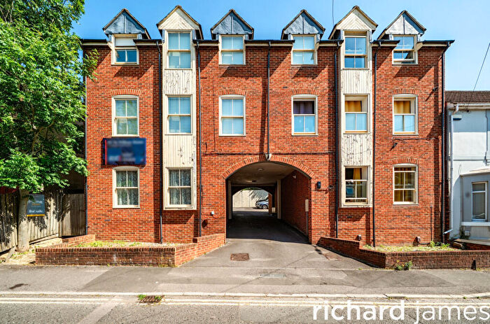 2 Bedroom Flat For Sale In Kingshill, Swindon, SN1