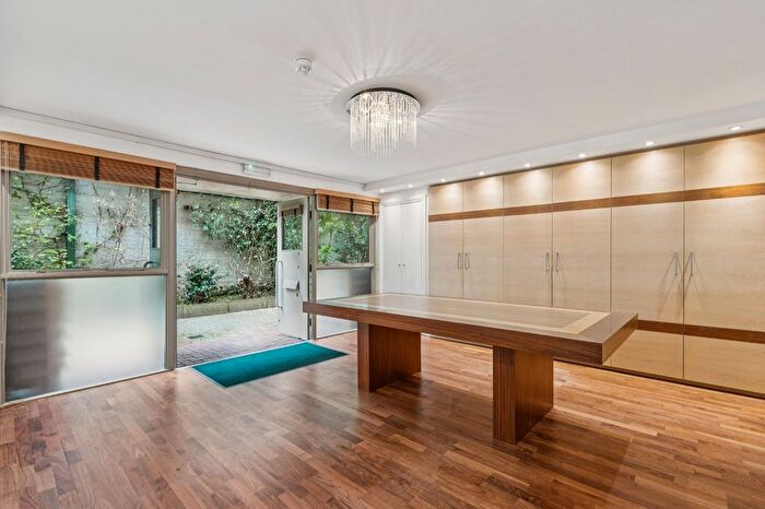 2 Bedroom Terraced House For Sale In Tadema Road, Chelsea, SW10