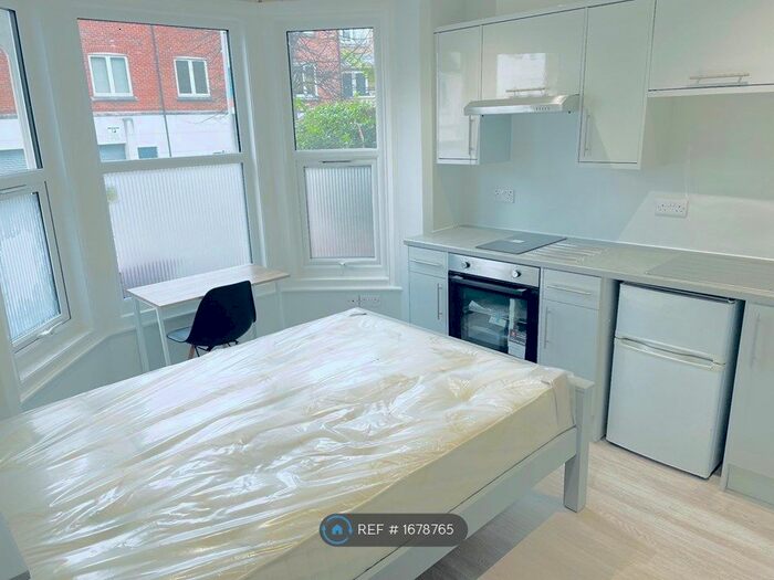 Studio To Rent In Caversham Road, Reading, RG1