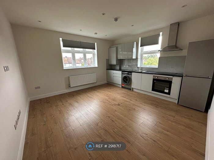 2 Bedroom Flat To Rent In High St, Edgware, HA8