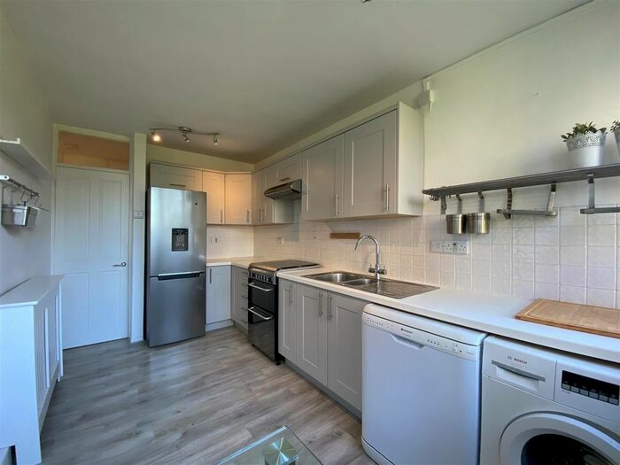 2 Bedroom Flat To Rent In Winterfold Close, London, SW19