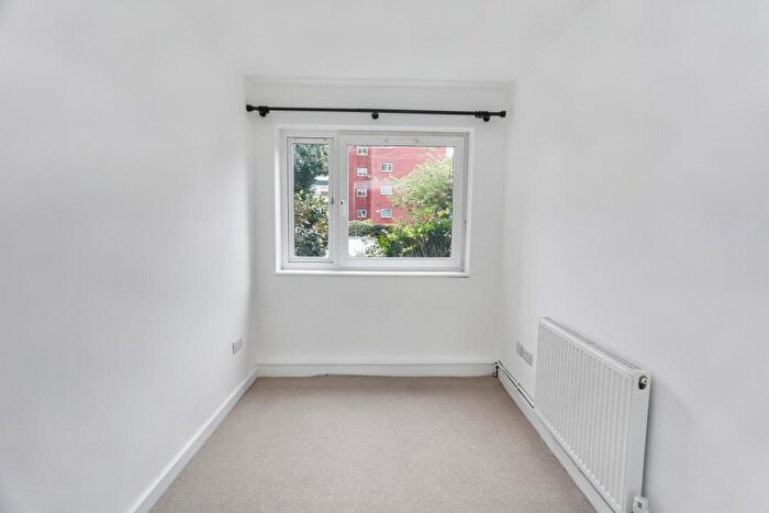 2 Bedroom Apartment To Rent In Grove Road, Surbiton, KT6