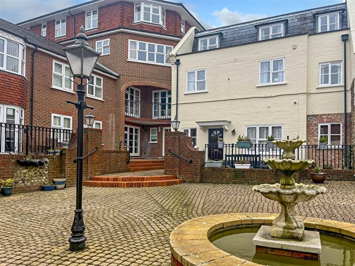 2 Bedroom Cottage For Sale In Winterton Lodge, Littlehampton, BN17