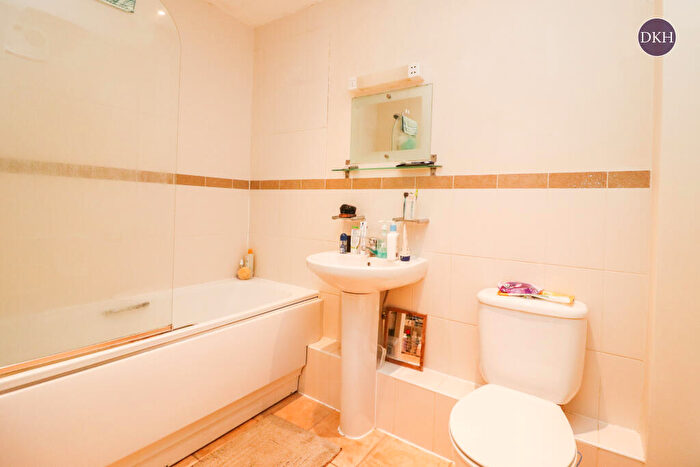 2 Bedroom Apartment To Rent In London Road, Apsley, HP3