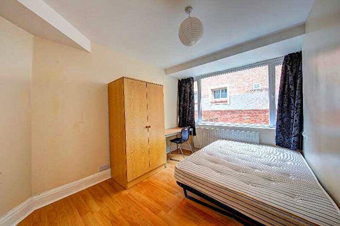 4 Bedroom Terraced House To Rent In Oaklea Passage, KT1